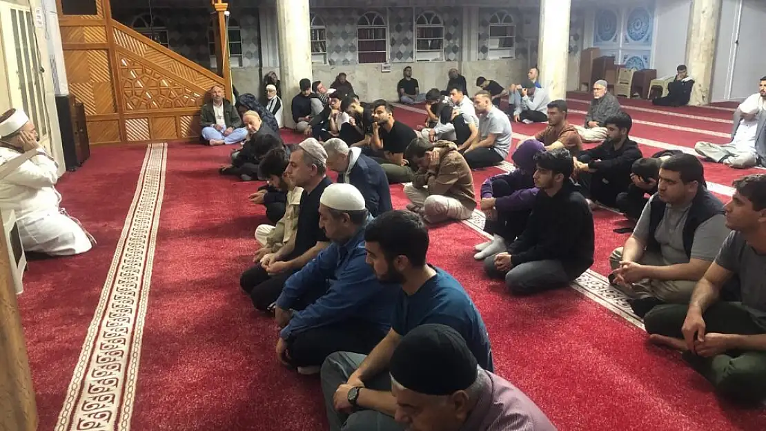 Siirt'te 400 Üniversiteli Genç Sabah Namazında Buluştu