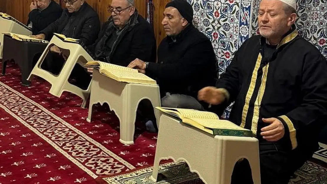 Siirt'te Abdulkerim Kuzu Kadir Camii'nde Üç Aylar Boyunca Hatim Geleneği Devam Ediyor