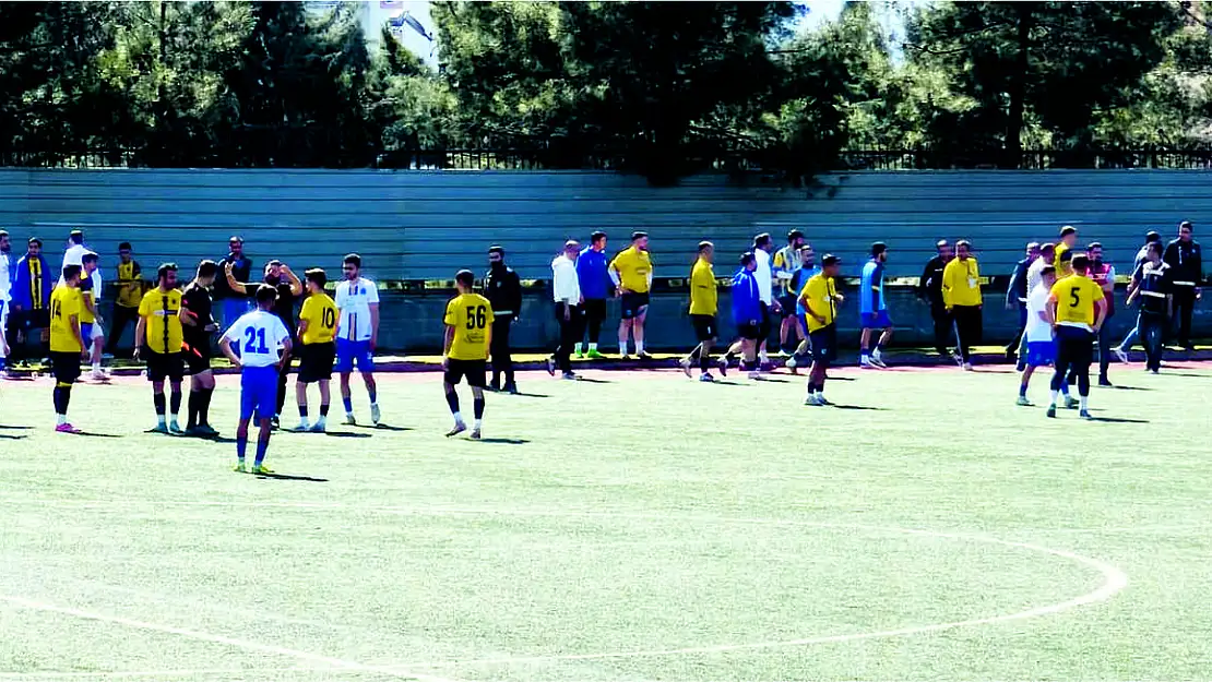 Siirt'te Amatör Lig Maçında Kavga Çıktı (Videolu)