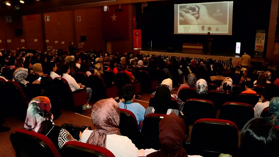 Siirt'te Anneler İçin Uyuşturucu İle Mücadele Konferansı Düzenlendi