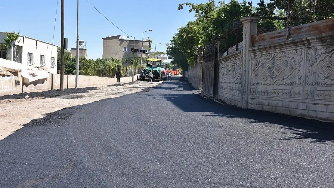 Siirt'te Asfalt Serim Çalışmaları Aralıksız Sürüyor