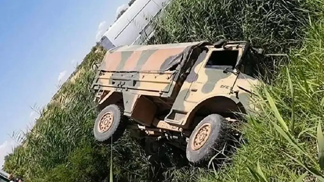Siirt'te Askeri Araç Devrildi