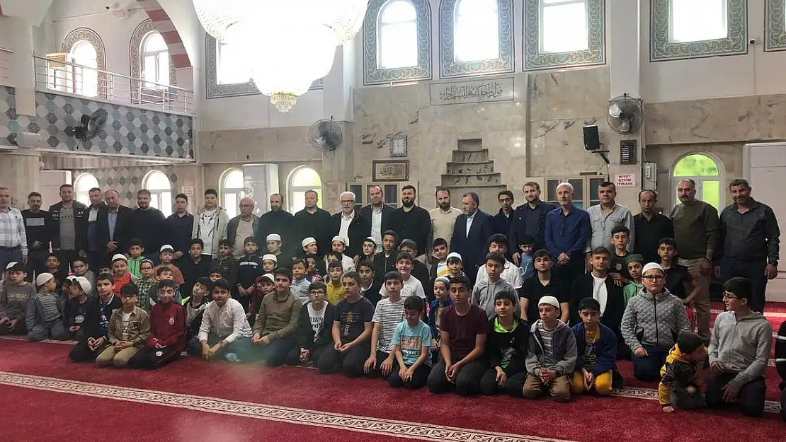 Siirt'te 'Camiye Namaza Gel, Hadisleri Topla Büyük Ödülü Kazan' Projesi Tamamlandı