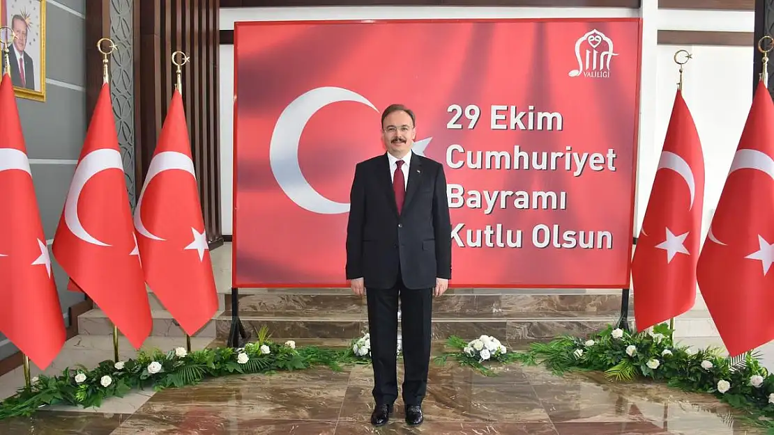 Siirt'te Cumhuriyet Bayramının 100. Yılından Muhteşem Görüntüler (VİDEOLU VE FOTOĞRAFLI)