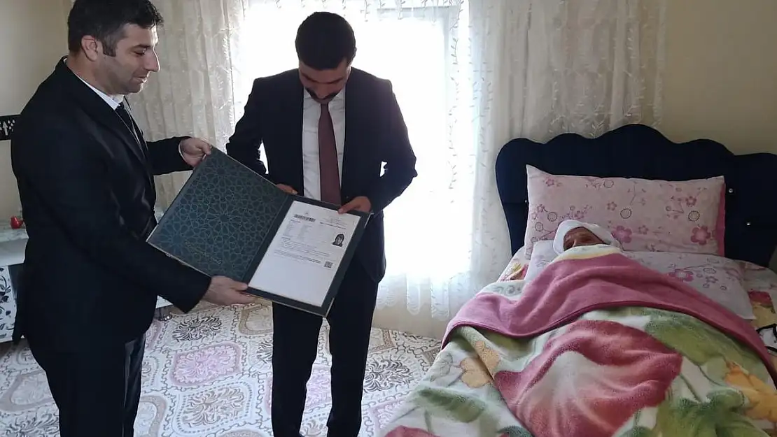Siirt'te Cumhuriyetin İlan Edildiği Gün Hayata Merhaba Diyen Perihan Nine, Yaşamını Yıllardır Aynı Topraklarda Sürdürüyor
