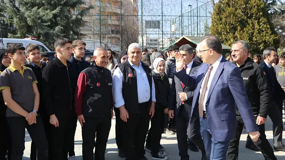 Siirt'te Deprem Haftası Kapsamında Deprem Tahliye Tatbikatı Yapıldı