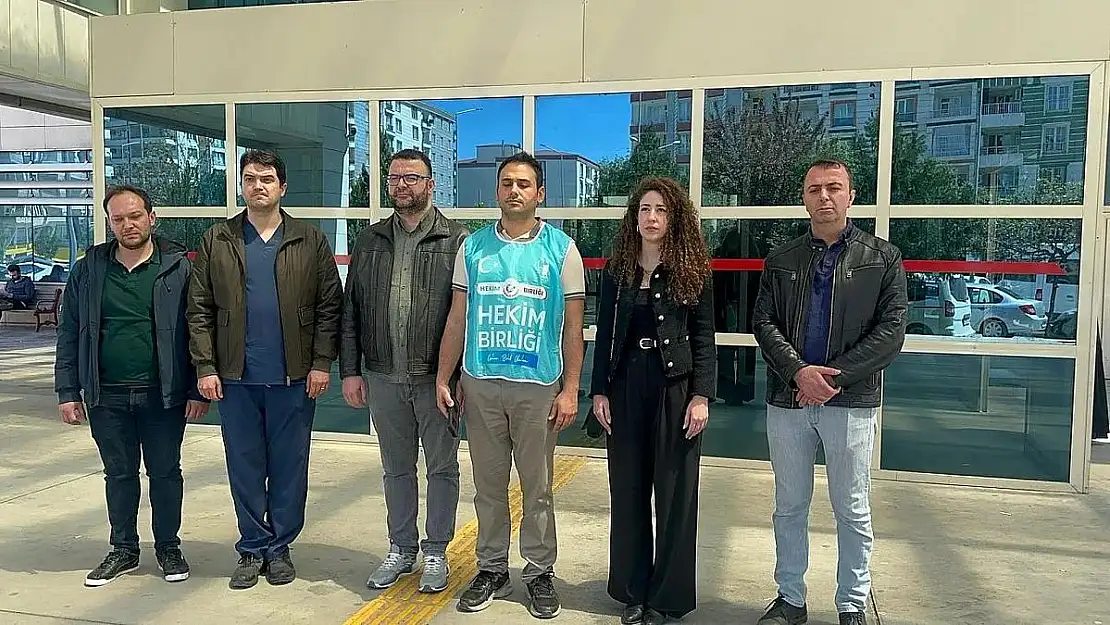 Siirt'te Doktorlar, Görevi Başında Katledilen Meslektaşlarını Andı!