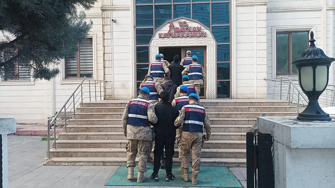 Siirt'te Düzensiz Göçmen Organizatörü Olan 5 Kişi Tutuklandı (VİDEOLU HABER)