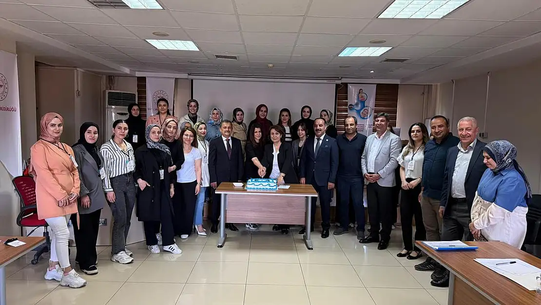 Siirt'te Ebeler Günü Kutlandı