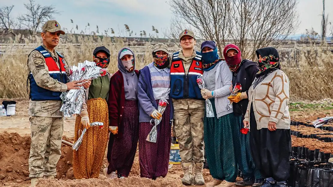 Siirt'te En Anlamlı Kadınlar Günü Kutlaması (Videolu Haber)