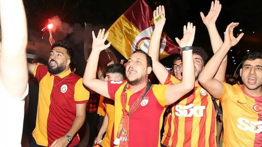 Siirt'te Galatasaray Taraftarları Şampiyonluk Kutlamalarına Hazırlanıyor!