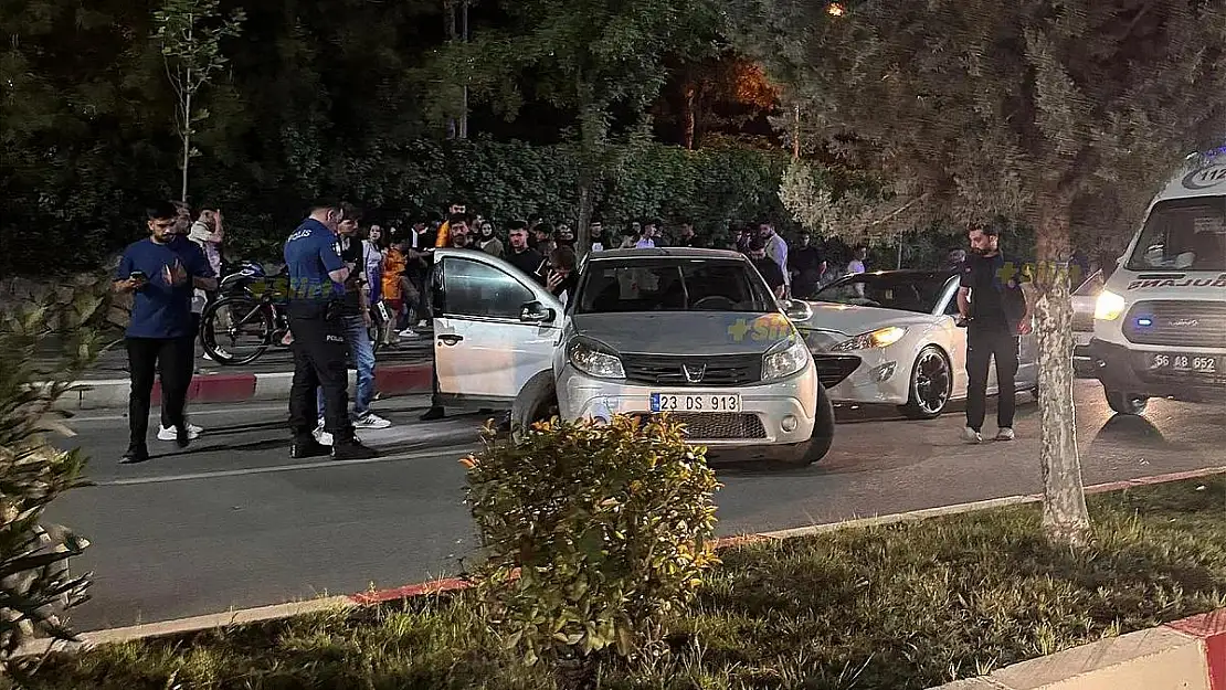 Siirt'te Galatasaray'ın Şampiyonluk Kutlamasında Araçlar Birbirine Girdi!