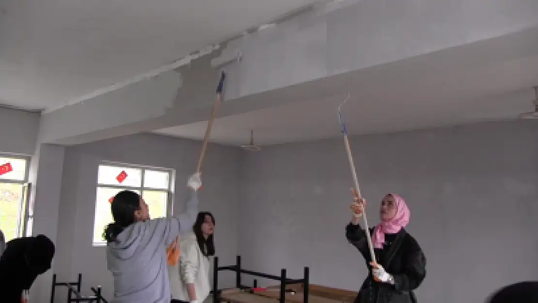 Siirt'te, Gönüllü Öğretmenlerin Köy Okullarına Özverili Katkıları!