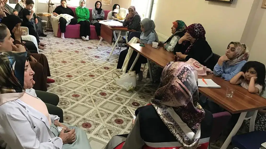 Siirt'te Güçlü Aile Güçlü Türkiye Eğitimleri Devam Ediyor