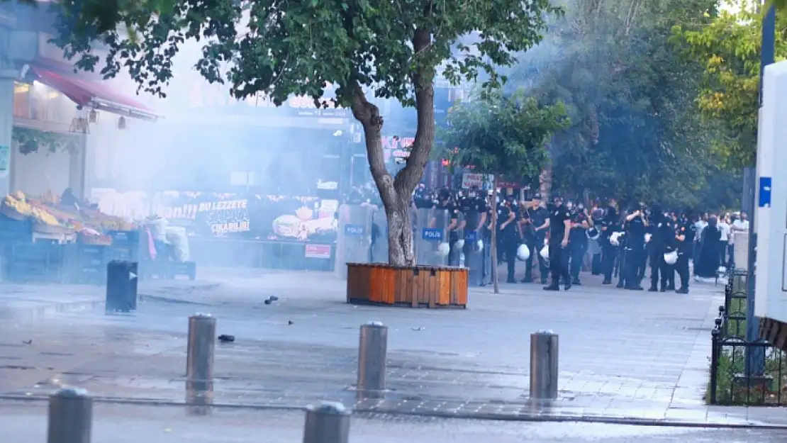 Siirt'te, Hakkari Protestosuna Polis Müdahalesinde 3 Gözaltı