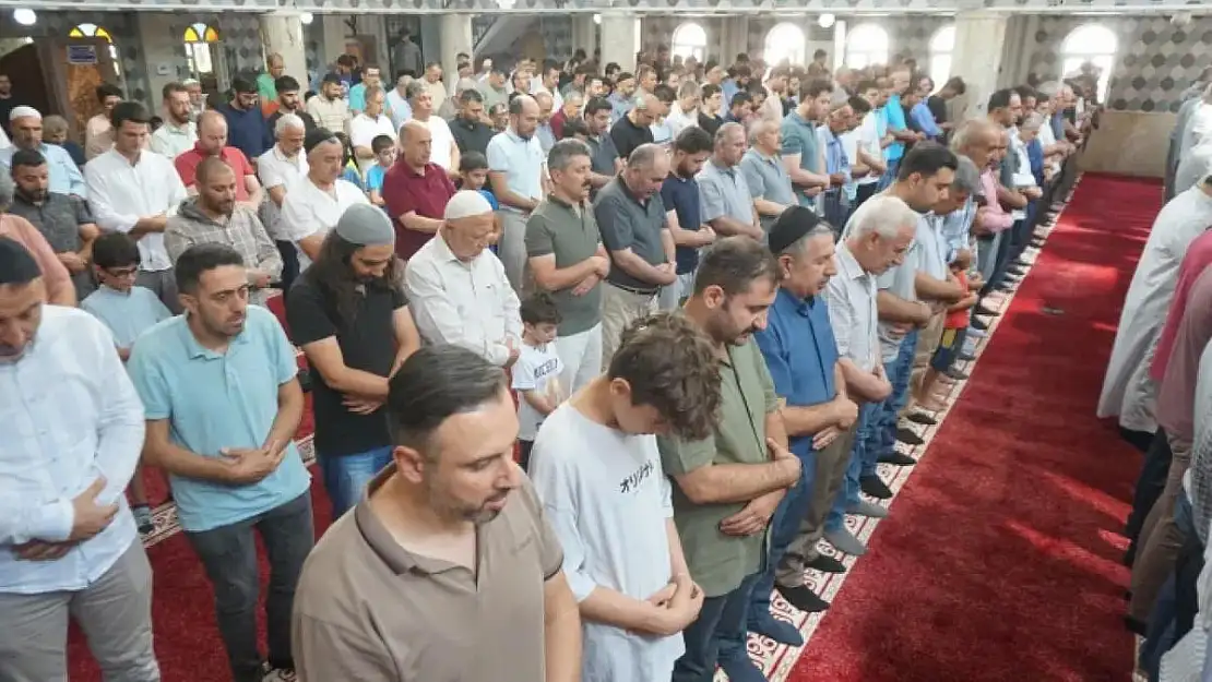 Siirt'te Haniye İçin Gıyabi Cenaze Namazı Kılındı