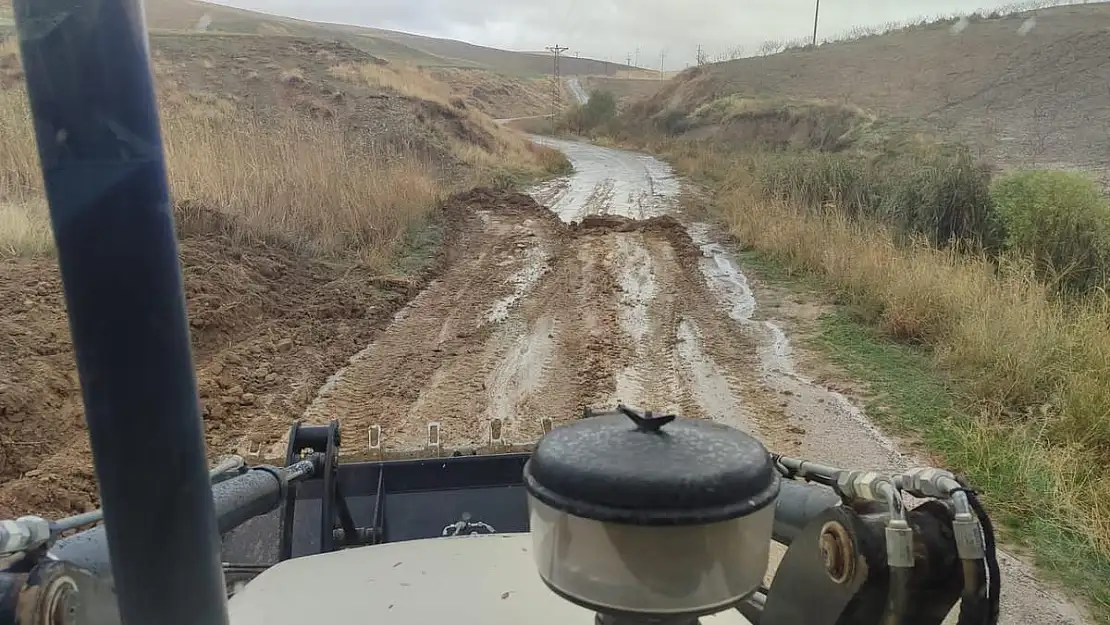 Siirt'te Heyelan Nedeniyle Kapanan Yollar Ulaşıma Açıldı
