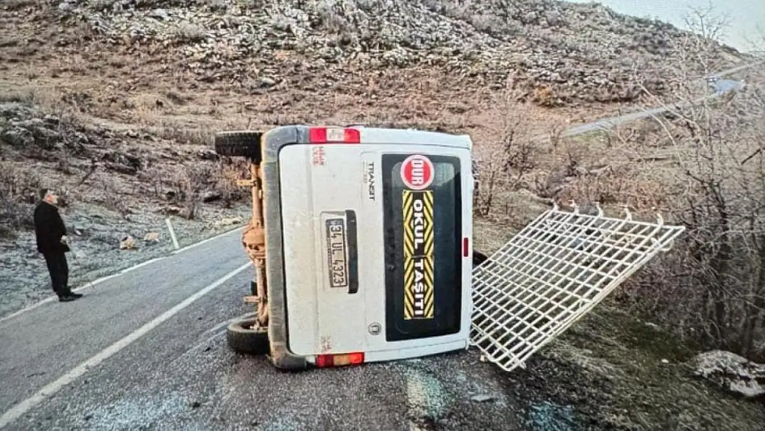 Siirt'te İşçileri Taşıyan Minibüs Devrildi