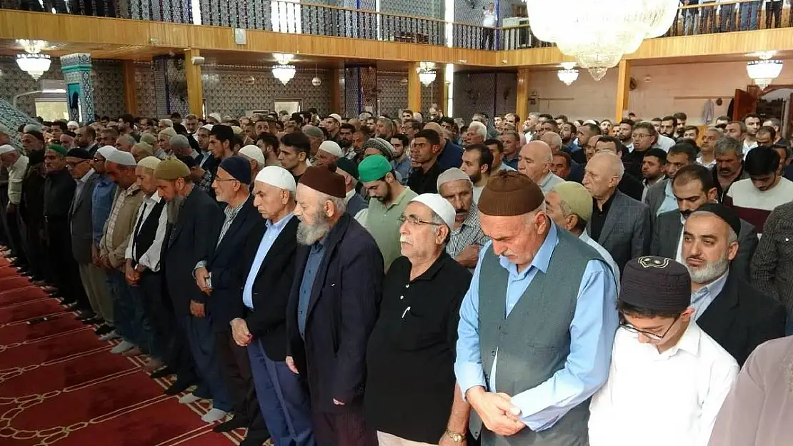 Siirt'te İsmail Heniye'nin Üç Oğlu ve Torunları İçin Gıyabi Cenaze Namazı Kılındı