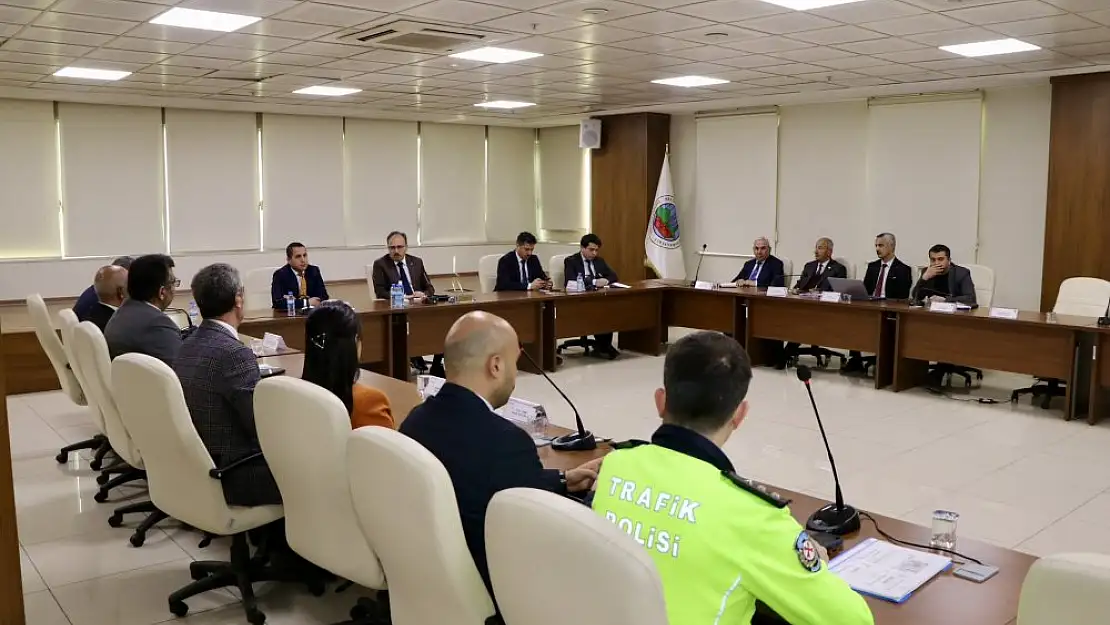 Siirt'te Kaldırım İşgalleri ve Seyyar Satıcılar Sorunu Masaya Yatırıldı
