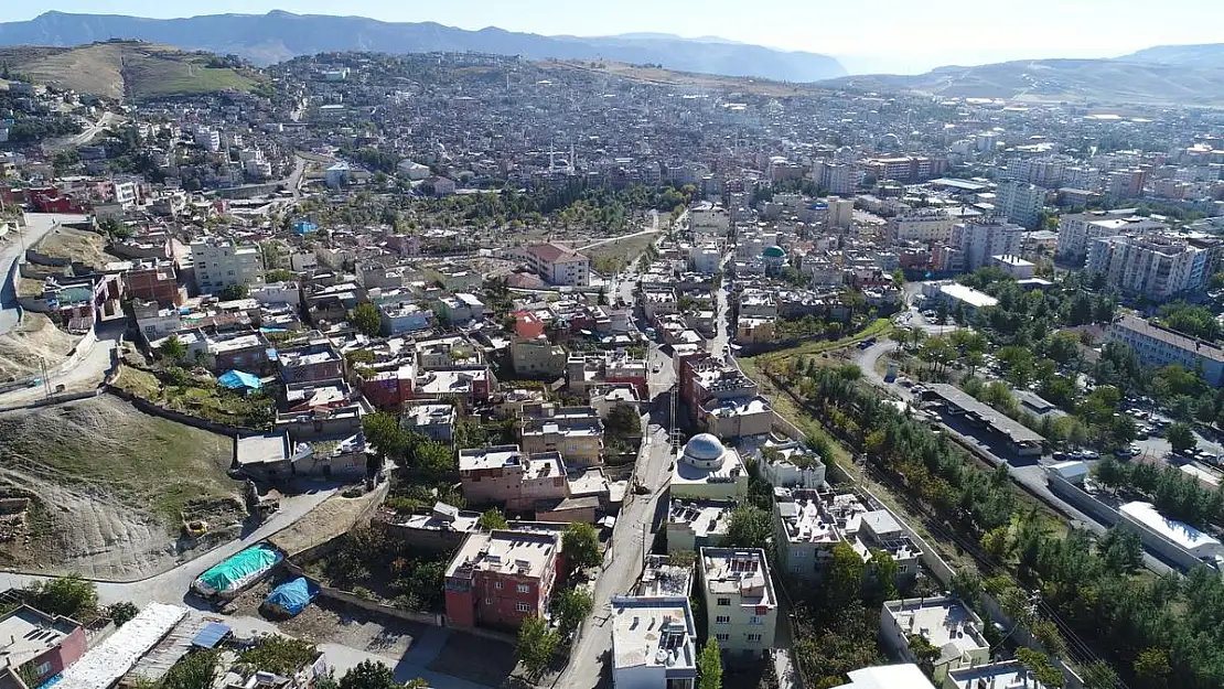 Siirt'te Kaldırım İşgalleri Yayaların Hayatını Zorlaştırıyor