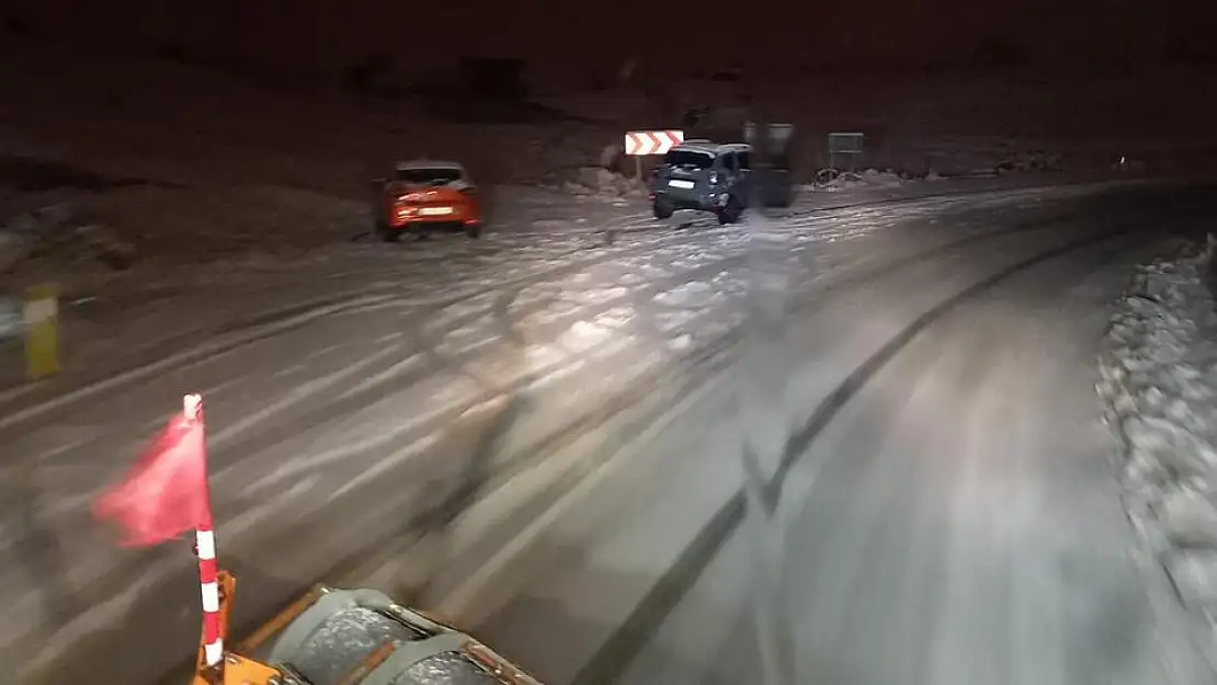 Siirt'te Karla Mücadele Çalışmaları (Videolu)
