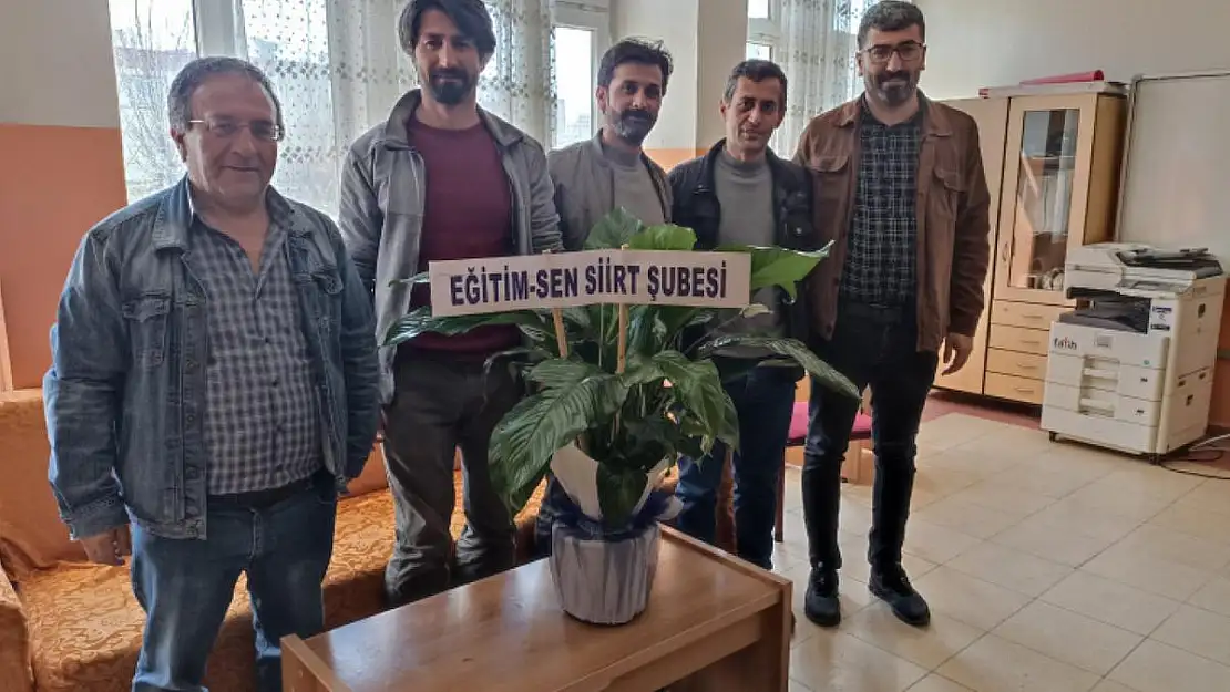 SİİRT'TE KHK İLE İHRAÇ EDİLEN ÖĞRETMEN SAKIP AYBEK GÖREVİNE İADE EDİLDİ