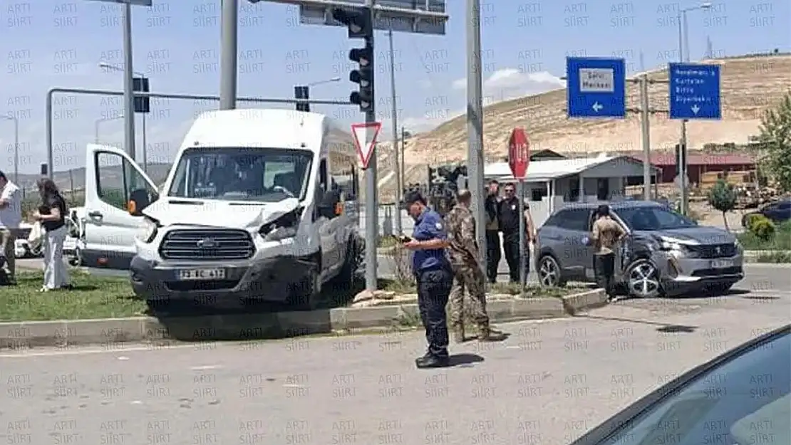 Siirt'te Kontrol Noktasında Trafik Kazası!
