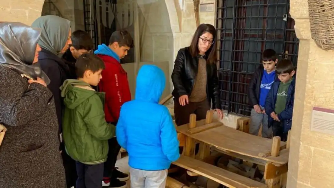 SİİRT'TE KORUMA ALTINDAKİ ÇOCUKLARA SÖMESTR HEDİYESİ