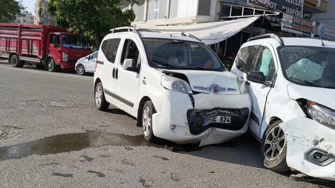 Siirt'te Maddi Hasarlı Trafik Kazası