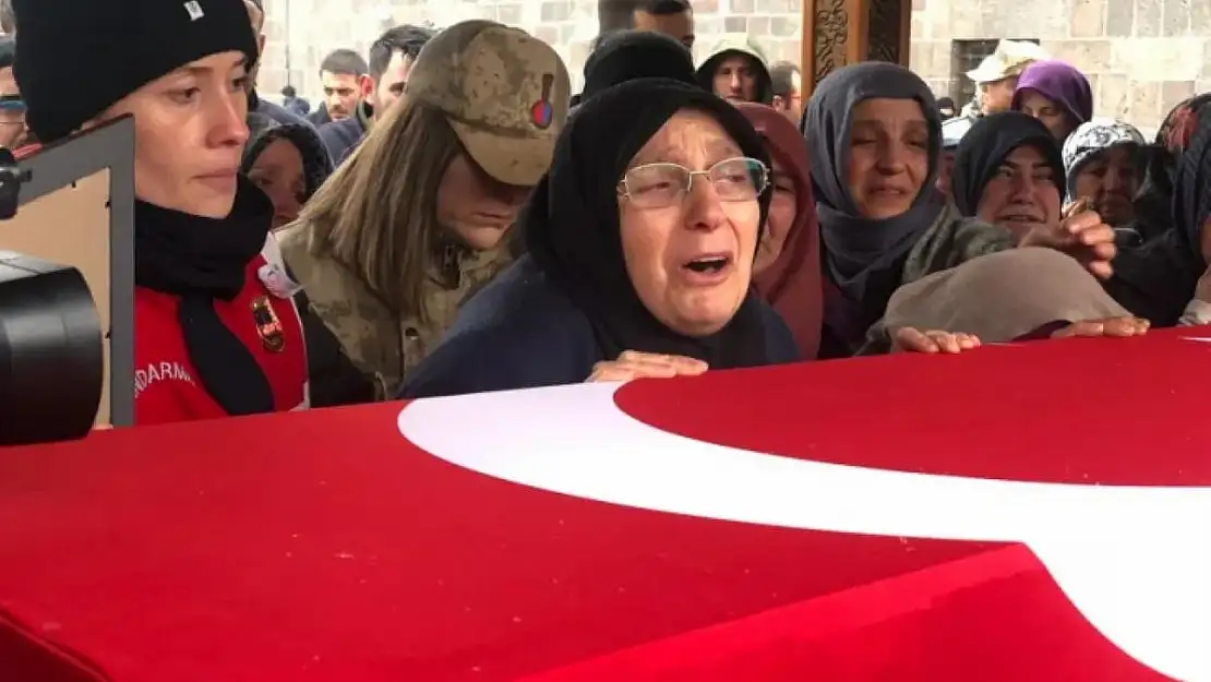 Siirt'te Motosiklet Kazasında Hayatını Kaybeden Pilot Üsteğmen Muhammet Ali Yıldırım Memleketi Erzurum'da Toprağa Verildi