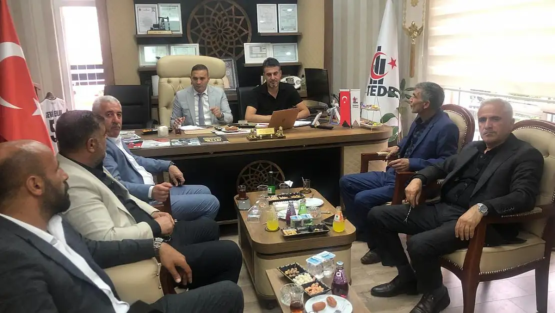 Siirt'te Muhtarlar ve Emlakçılar Güç Birliği Yaptı