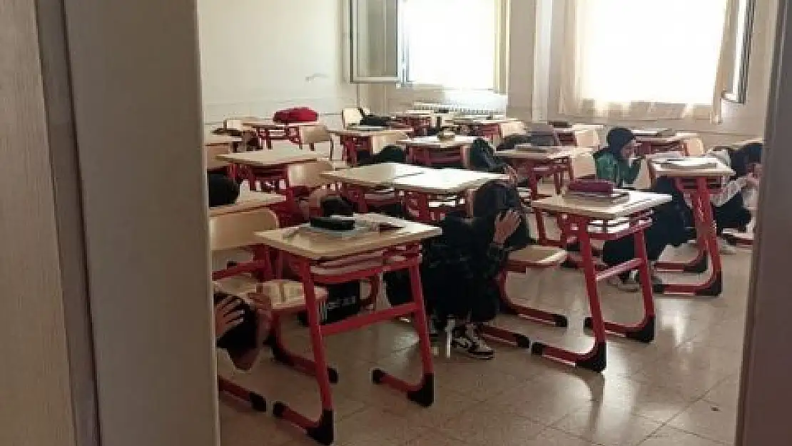 Siirt'te Okullarda Afet Bilinci Eğitimi Verilerek Deprem Tatbikatı Düzenlendi