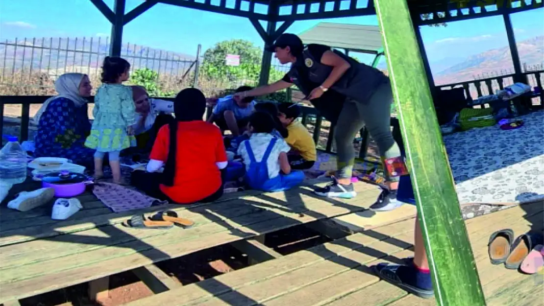 Siirt'te Orman İşletme Müdürlüğü Ekipleri Piknik Yapan Vatandaşları Anonslarla Uyardı
