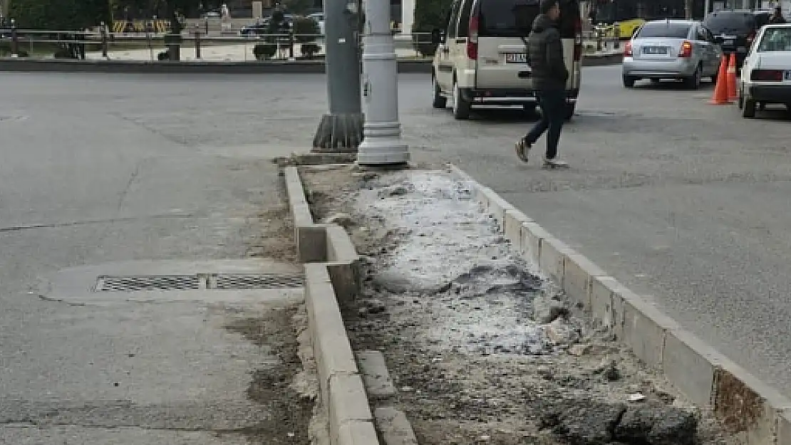 Siirt'te Orta Refüjlere Çöp Döken Esnaflara Tepki