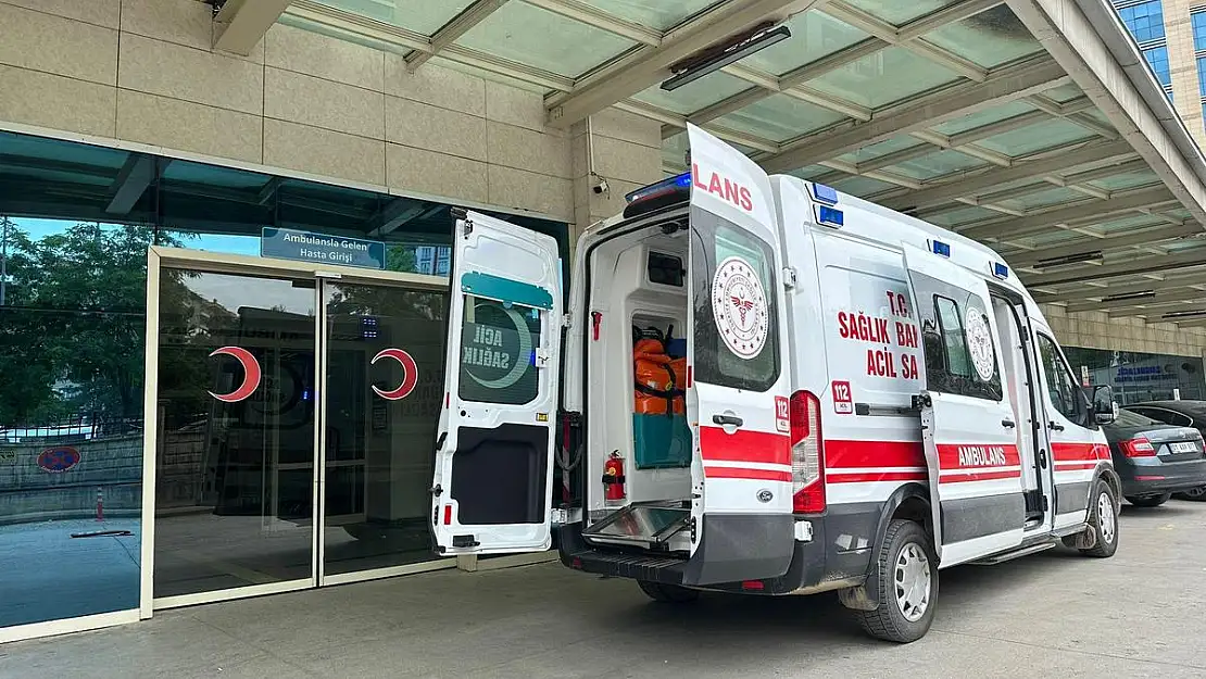 Siirt'te Otomobil Çarpan 1'i Jandarma Personeli 3 Kişi Yaralandı