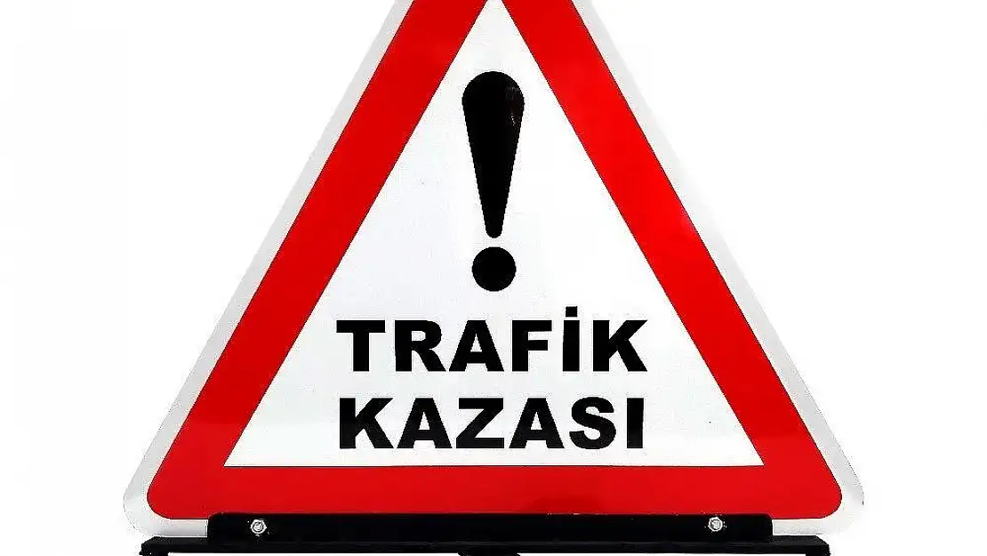 Siirt'te Otomobil, Önce Motor Sürücüsüne Ardından Yayaya Çarptı