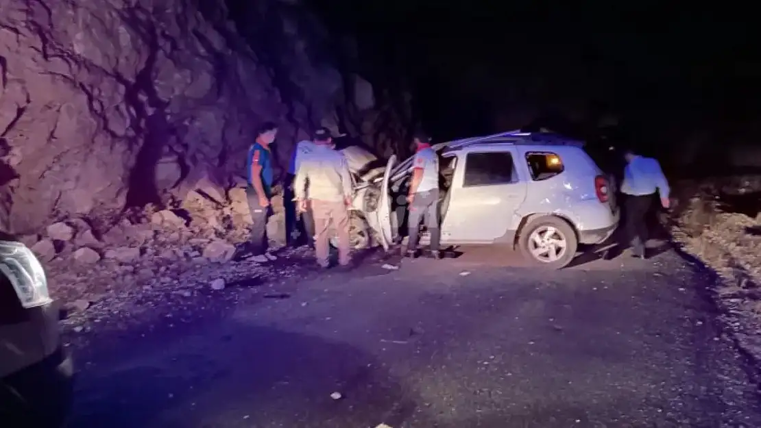 Siirt'te Otomobil Şarampole Yuvarlandı