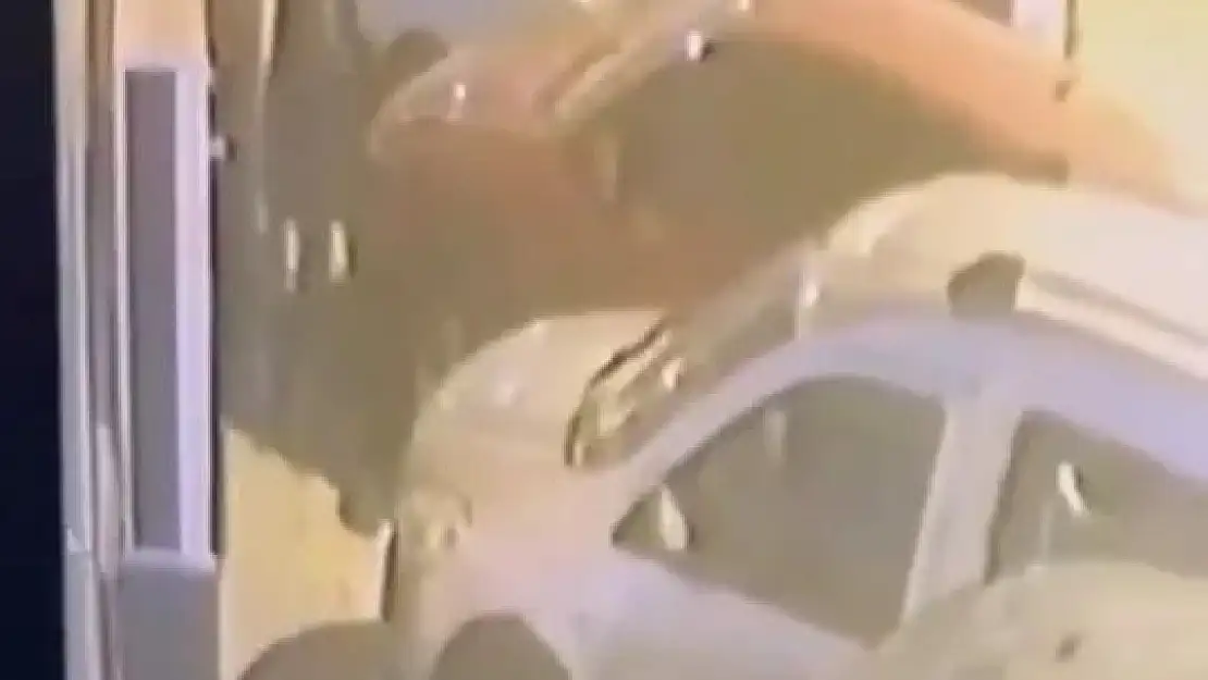 Siirt'te Park Halindeki Araca Zarar Verildi!