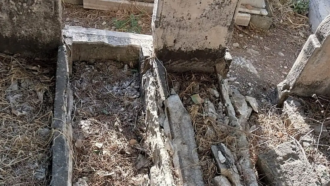 Siirt'te Şeyh Devha Mezarlığındaki Mezarlar 'Halen' Tahrip Ediliyor