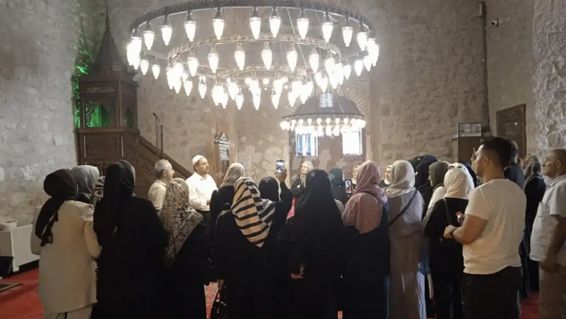 Siirt'te Tarihi Ulu Camiye Ziyaretçi Sayısı Arttı