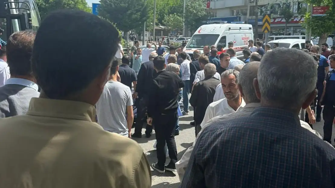 Siirt'te Toplu Taşıma Aracı Çarpan Yaşlı Kadın Yaşam Savaşı Veriyor