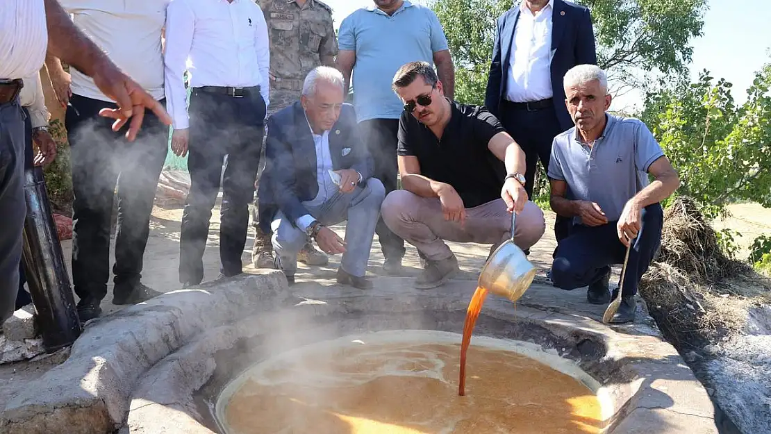 Siirt'te Üzüm Pekmezi Üretimi Başladı