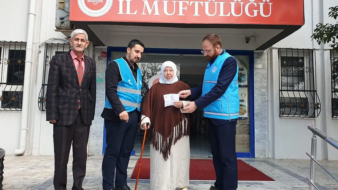 Siirt'te Yaşlı Bir Kadın Kefen Parasını Gazze'ye Bağışladı