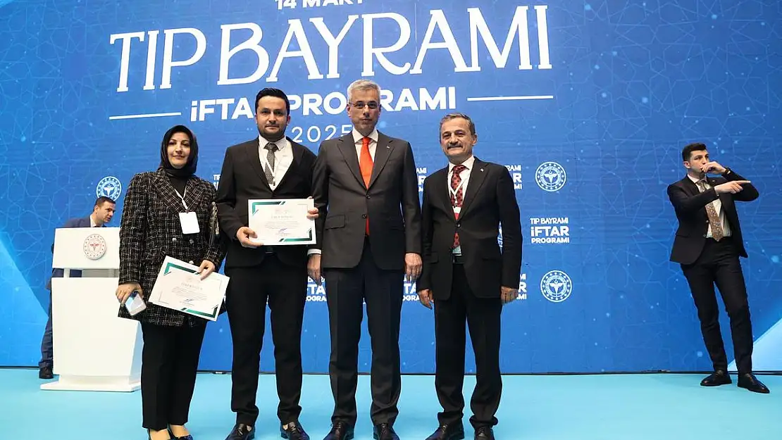Siirt'te Yılın Hekimi ve Yılın Sağlık Çalışanı Ödülleri Sahiplerini Buldu