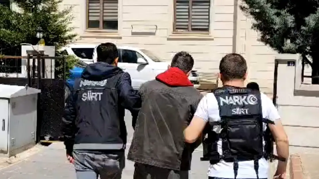 Siirt'te  Zehir Tacirleri ve Göçmen Kaçakçılığıyla Mücadele (VİDEOLU)