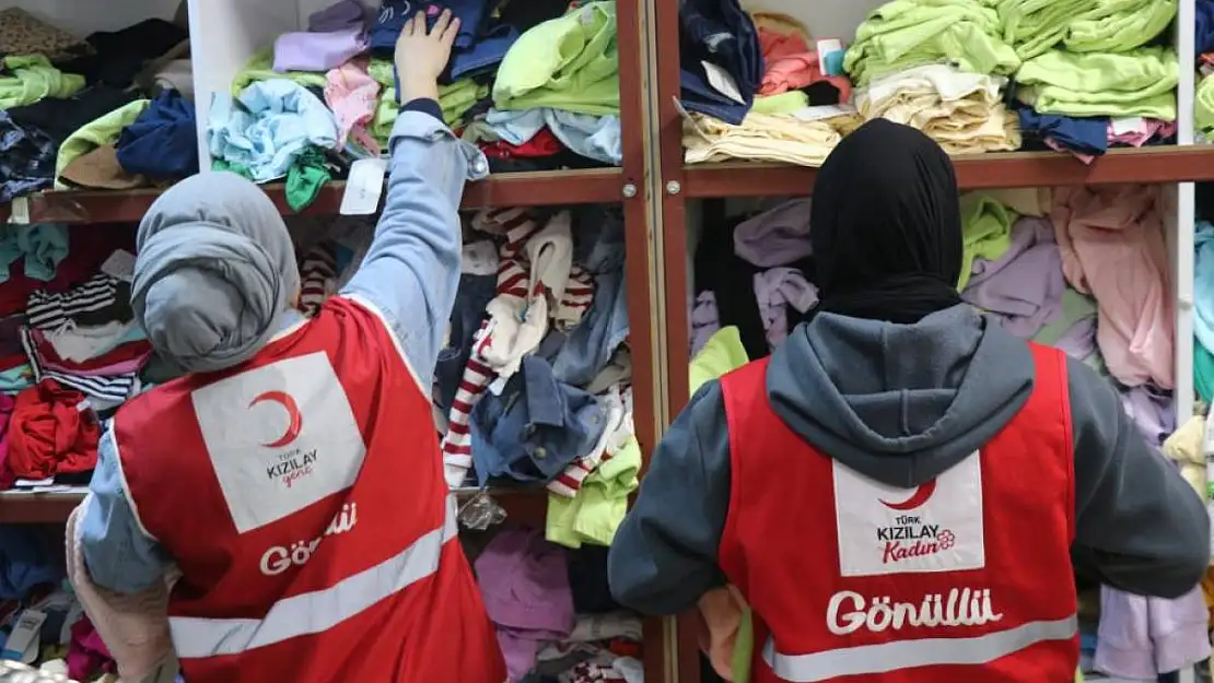 Siirt'teki Depremzedelere Giyim Yardımı