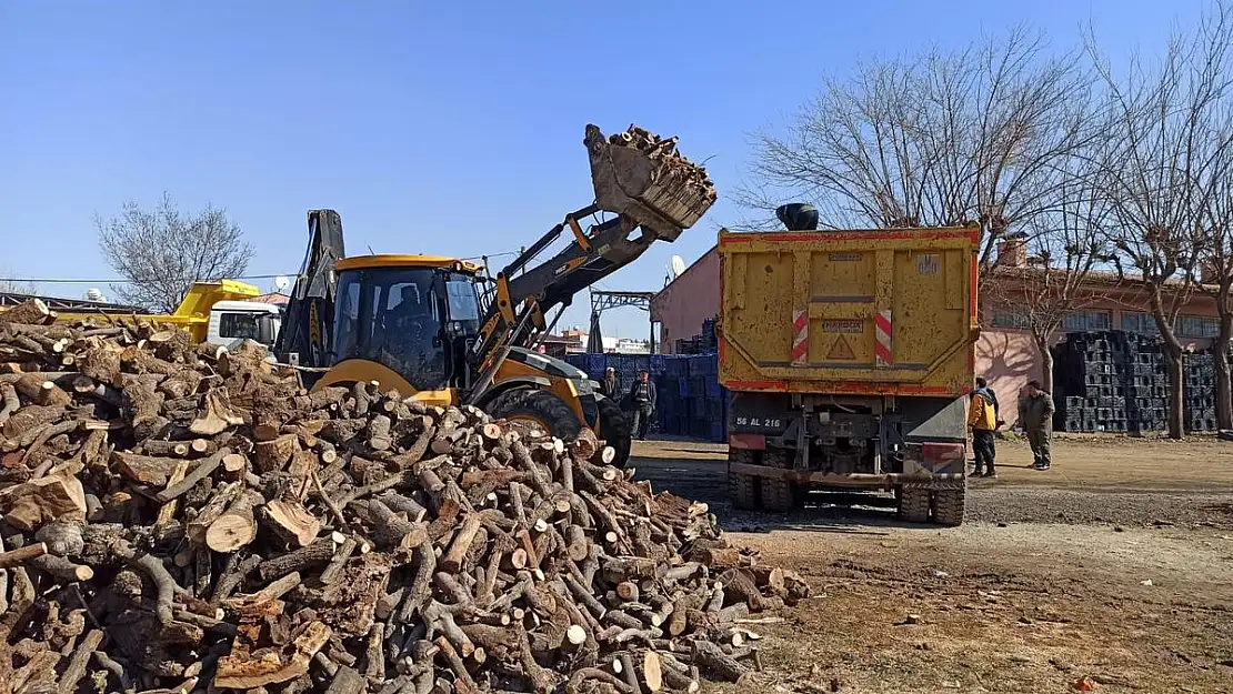 SİİRT'TEN DEPREM BÖLGESİNE 35 TON ODUN GÖNDERİLDİ