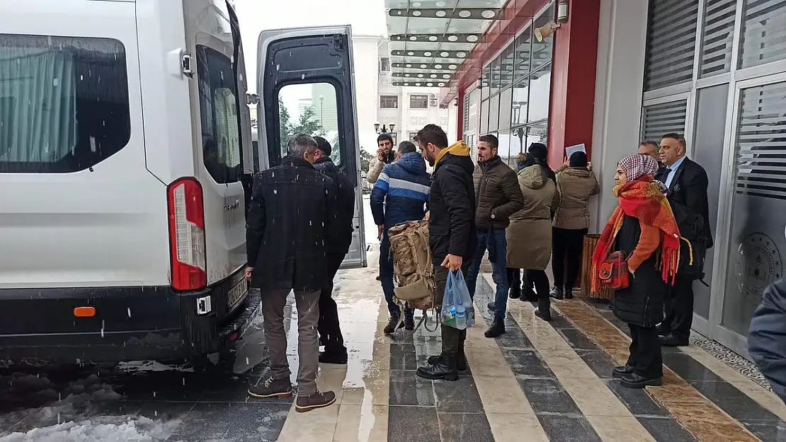 SİİRT'TEN DEPREM BÖLGESİNE EKMEK YARDIMI GÖNÜLLÜ ÖĞRETMENLER BÖLGEYE GİDİYOR