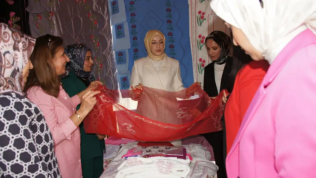 Şirvan'da Yıl Sonu Sergisiyle Hayat Boyu Öğrenmeye Vurgu Yapıldı